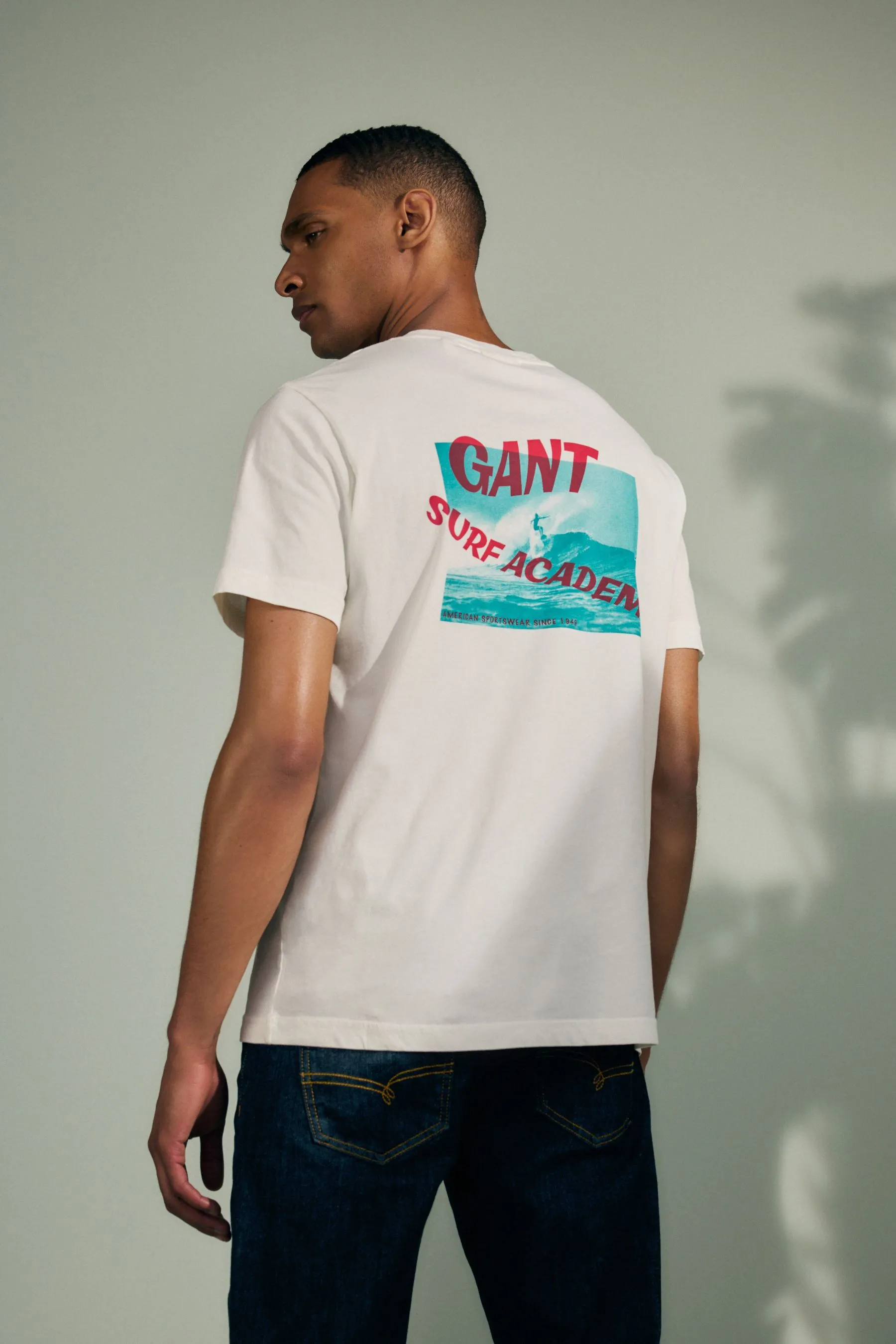 GANT - T-shirt slavata con grafica