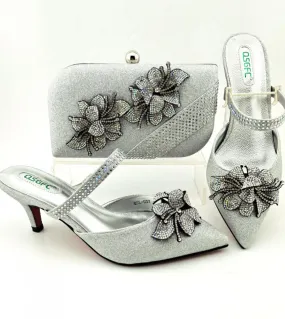 Nuovo arrivo Design italiano Nigerian Fashion Party Wedding Set di scarpe e borsa da donna decorato con fiori in colore argento